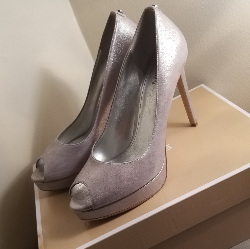 Shoes - Picture 3 of 5